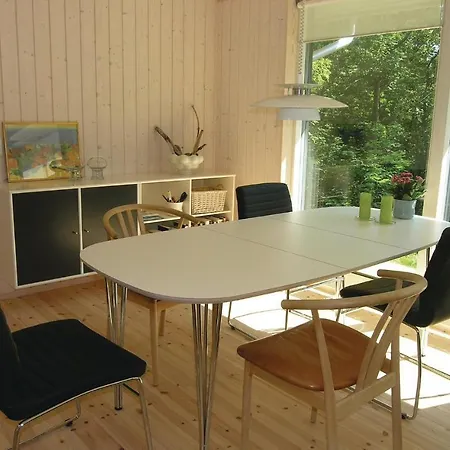 Дом отдыха Stunning Home In Ronne With Kitchen