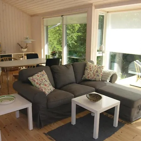 Дом отдыха Stunning Home In Ronne With Kitchen *