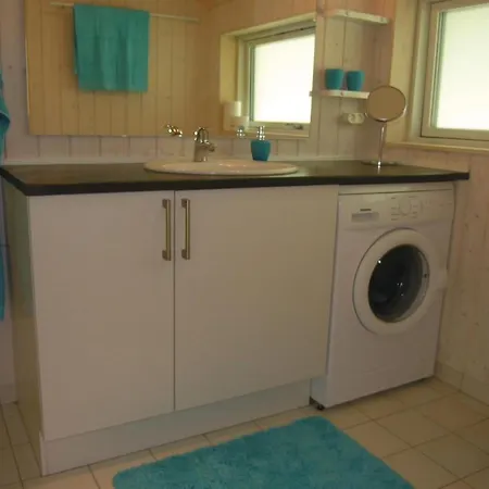 Дом отдыха Stunning Home In Ronne With Kitchen Рённе
